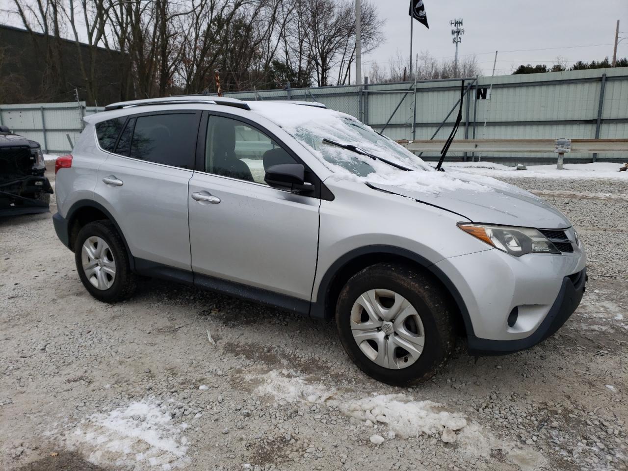 2015 TOYOTA RAV4 LE - Image 4