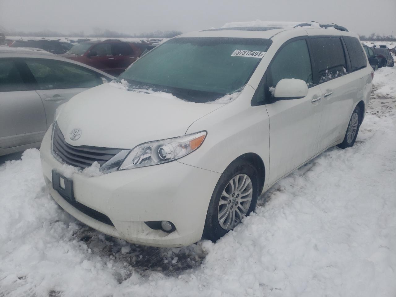 2017 TOYOTA SIENNA XLE car image