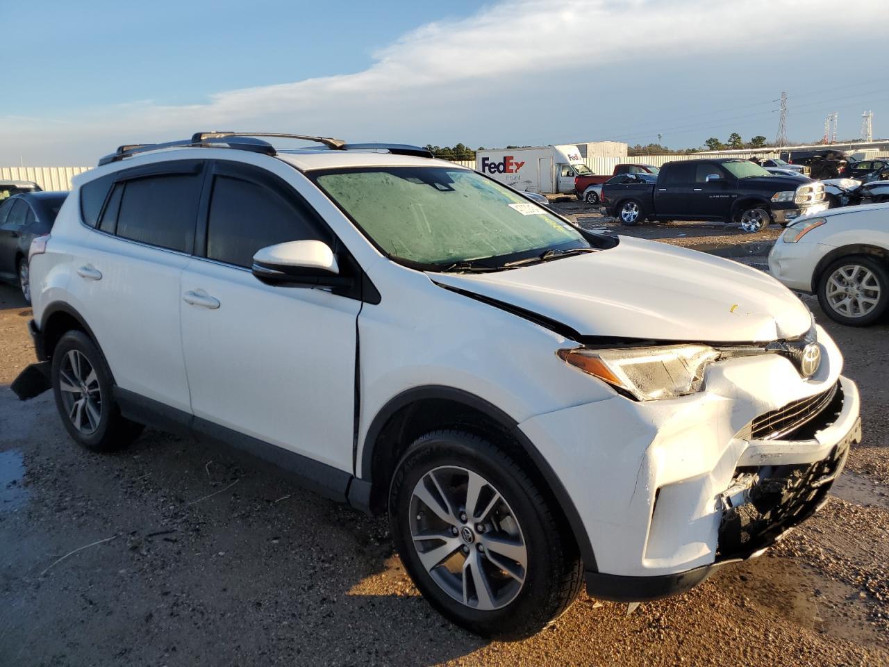 2017 TOYOTA RAV4 XLE - Image 4