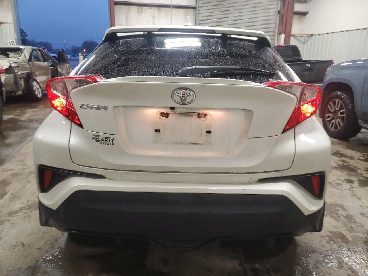 2019 TOYOTA C-HR XLE - Image 6