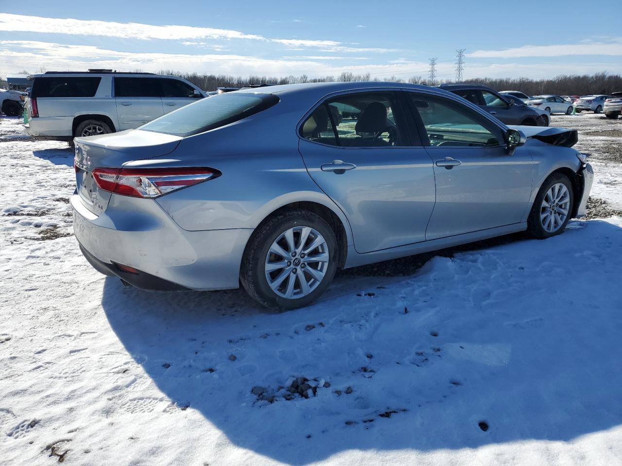 2018 TOYOTA CAMRY L - Фото 3