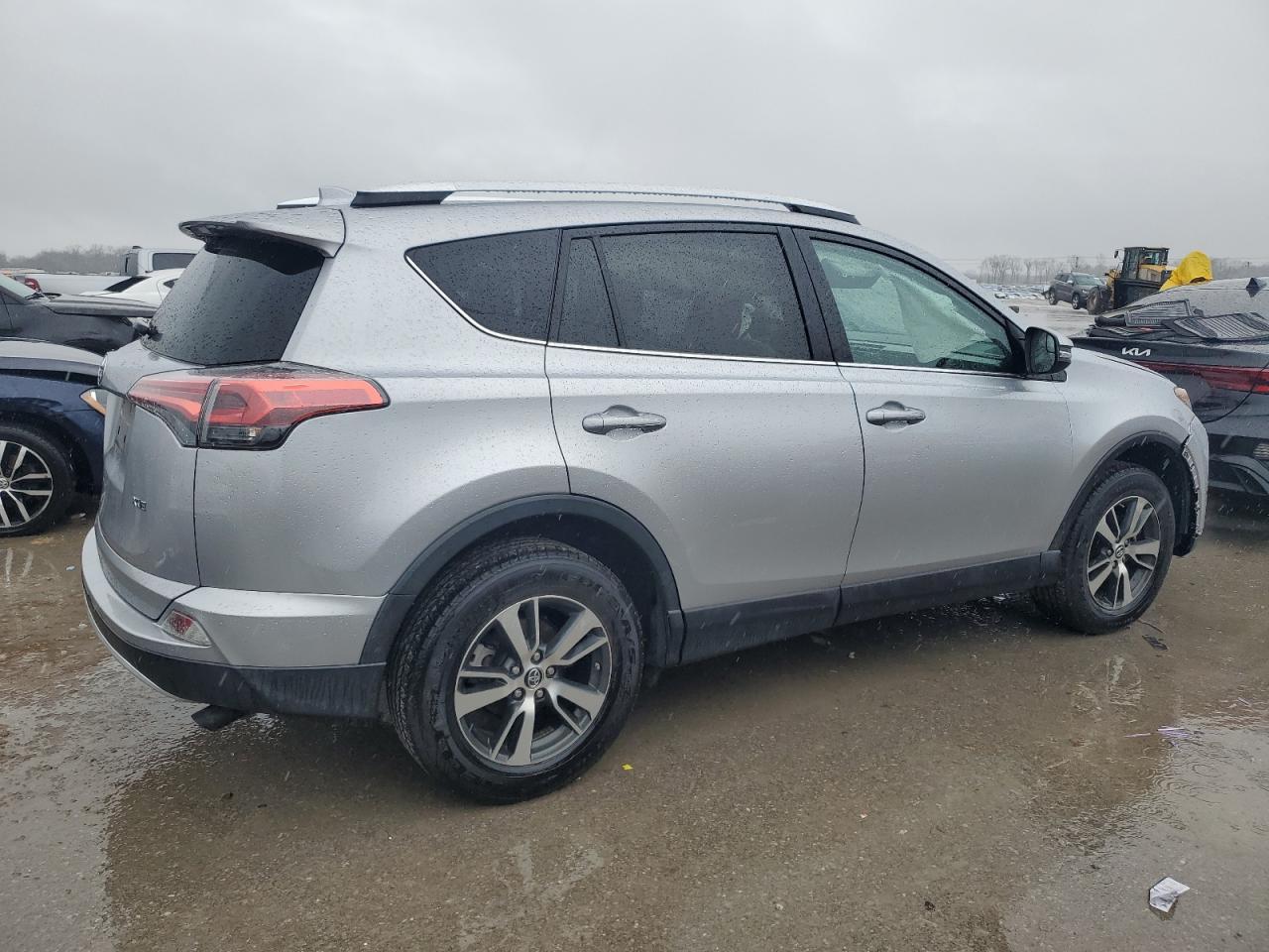 2016 TOYOTA RAV4 XLE - Image 3