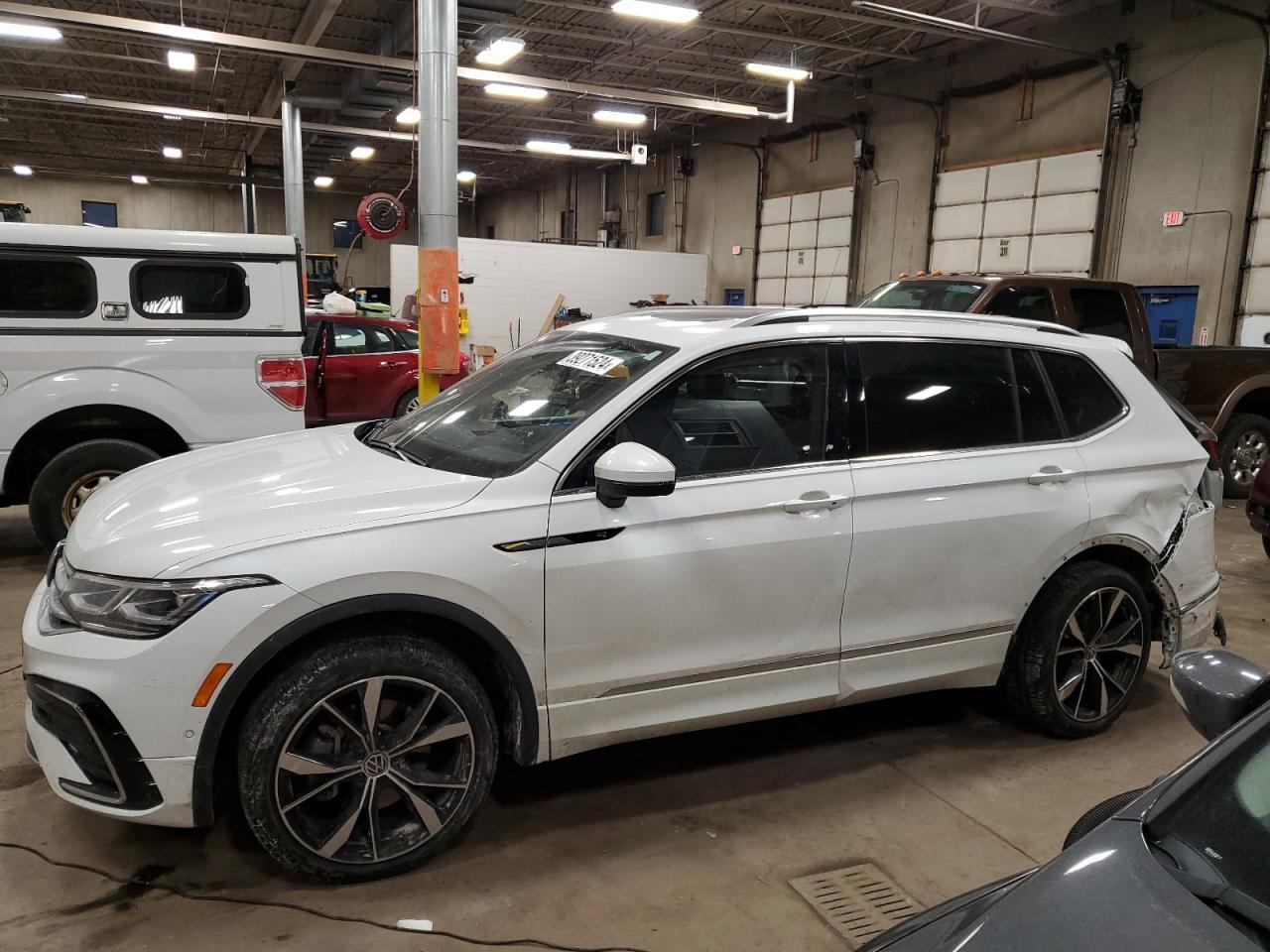 2022 VOLKSWAGEN TIGUAN SEL car image