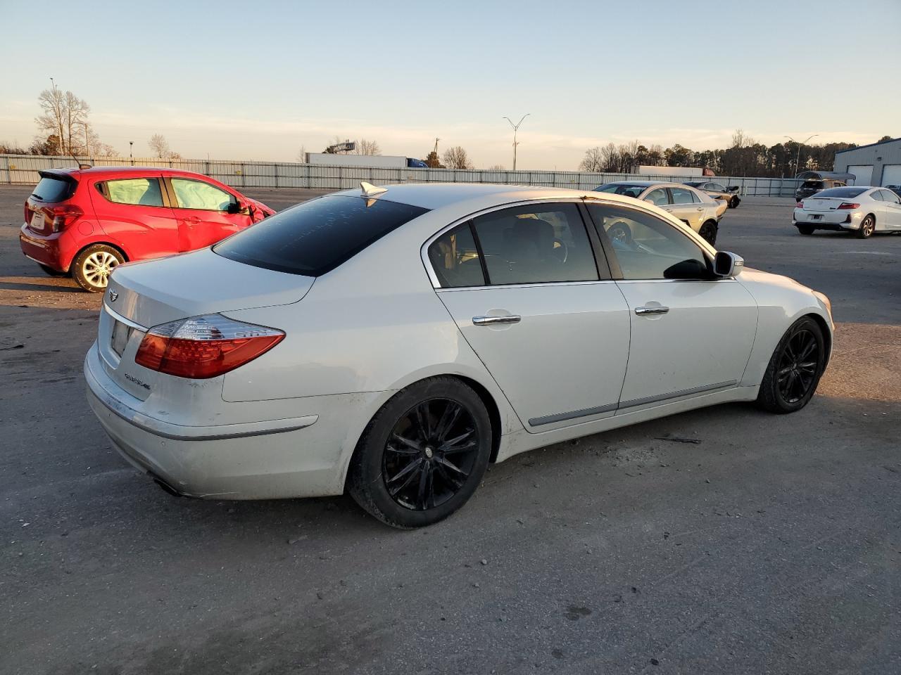 2011 HYUNDAI GENESIS 4. - Image 3