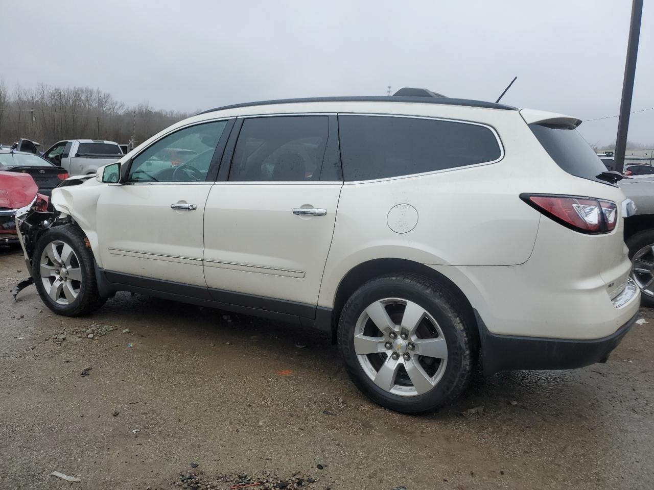 2015 CHEVROLET TRAVERSE L - Image 2