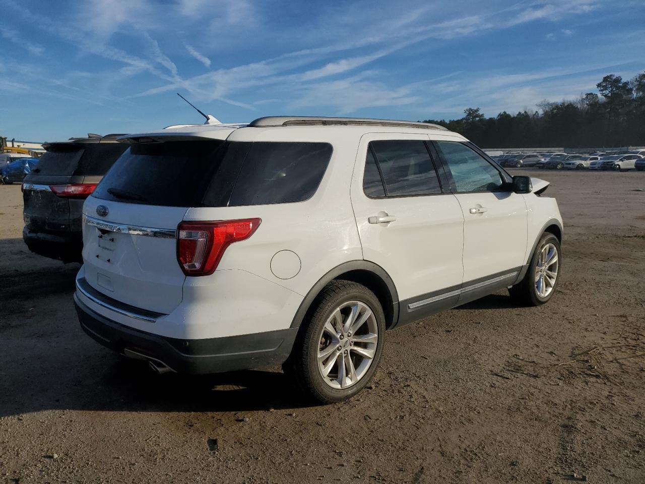 2018 FORD EXPLORER X - Фото 3