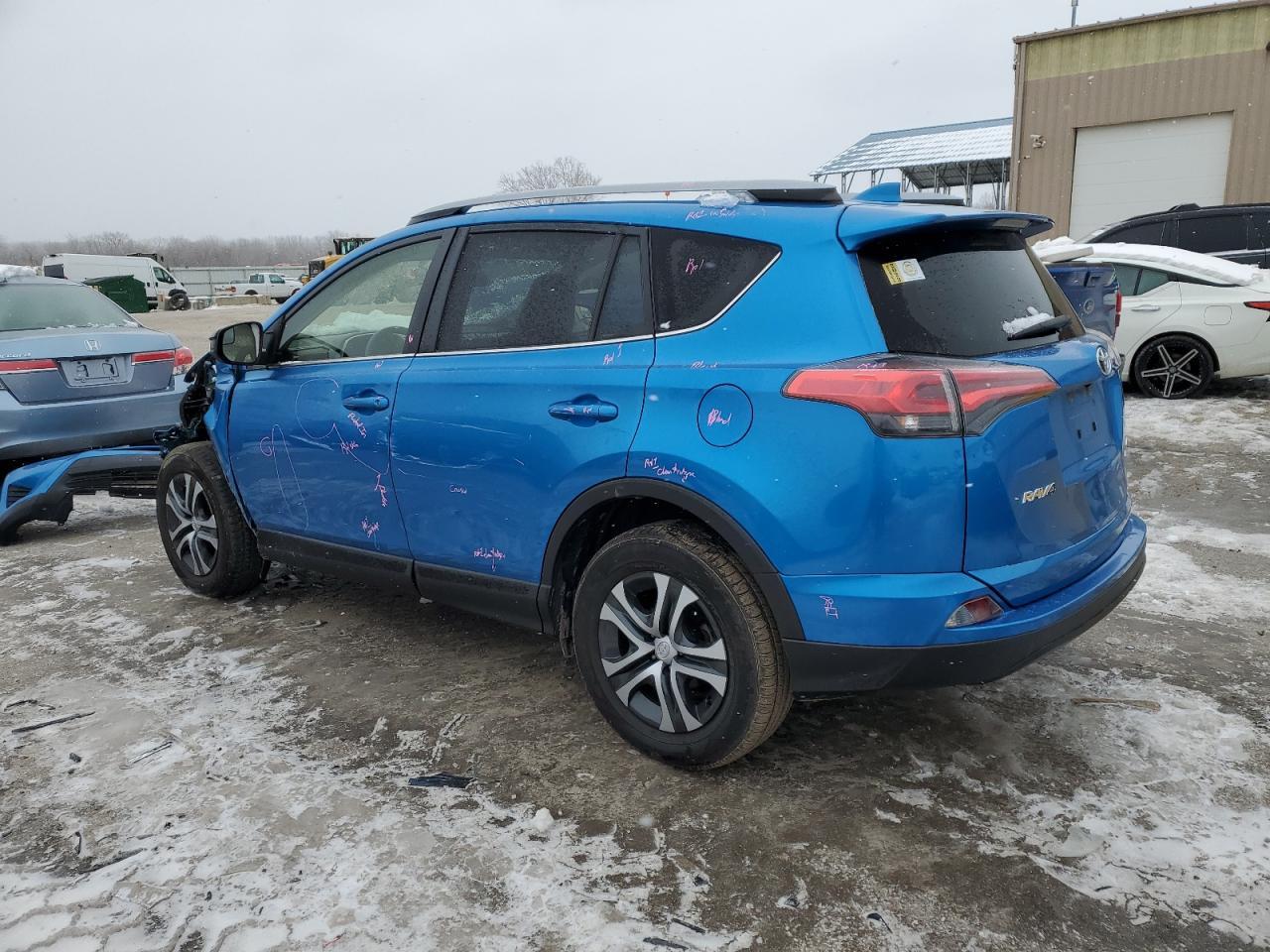 2017 TOYOTA RAV4 LE - Фото 2