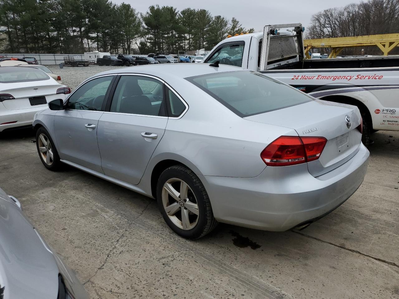 2013 VOLKSWAGEN PASSAT SE - Image 2