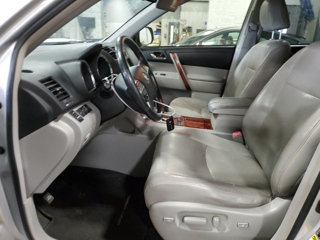 2012 TOYOTA HIGHLANDER - Image 7