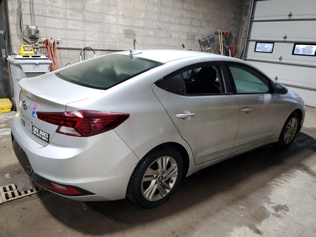 2019 HYUNDAI ELANTRA SE - Фото 3