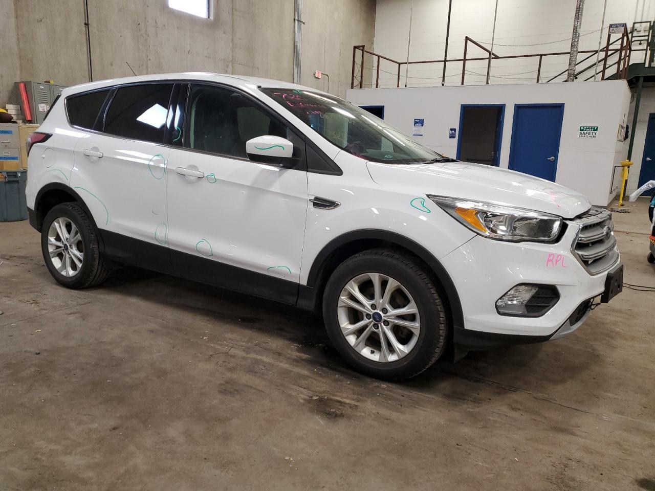 2017 FORD ESCAPE SE - Фото 4