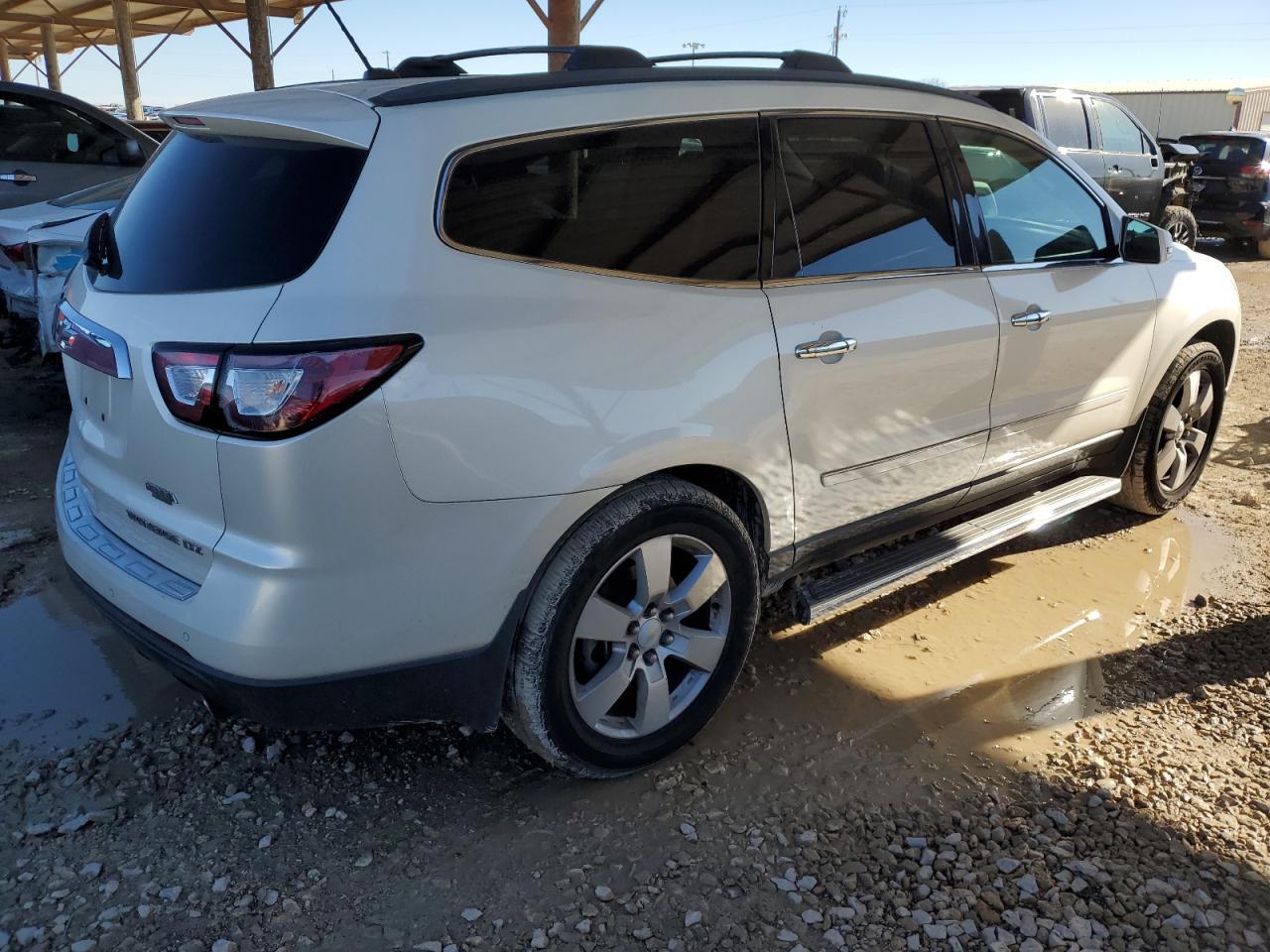 2014 CHEVROLET TRAVERSE L - Image 3