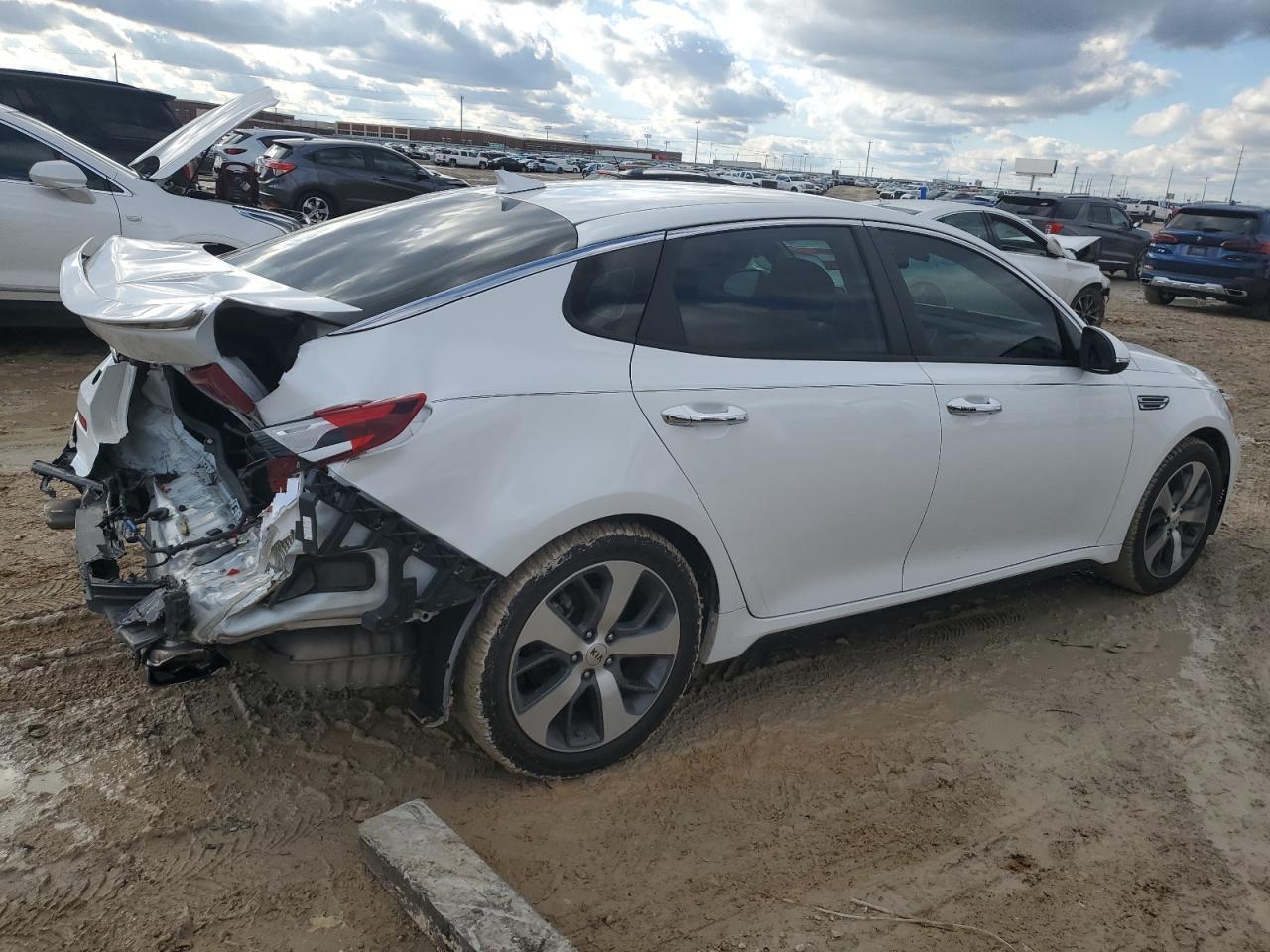 2020 KIA OPTIMA LX - Фото 3