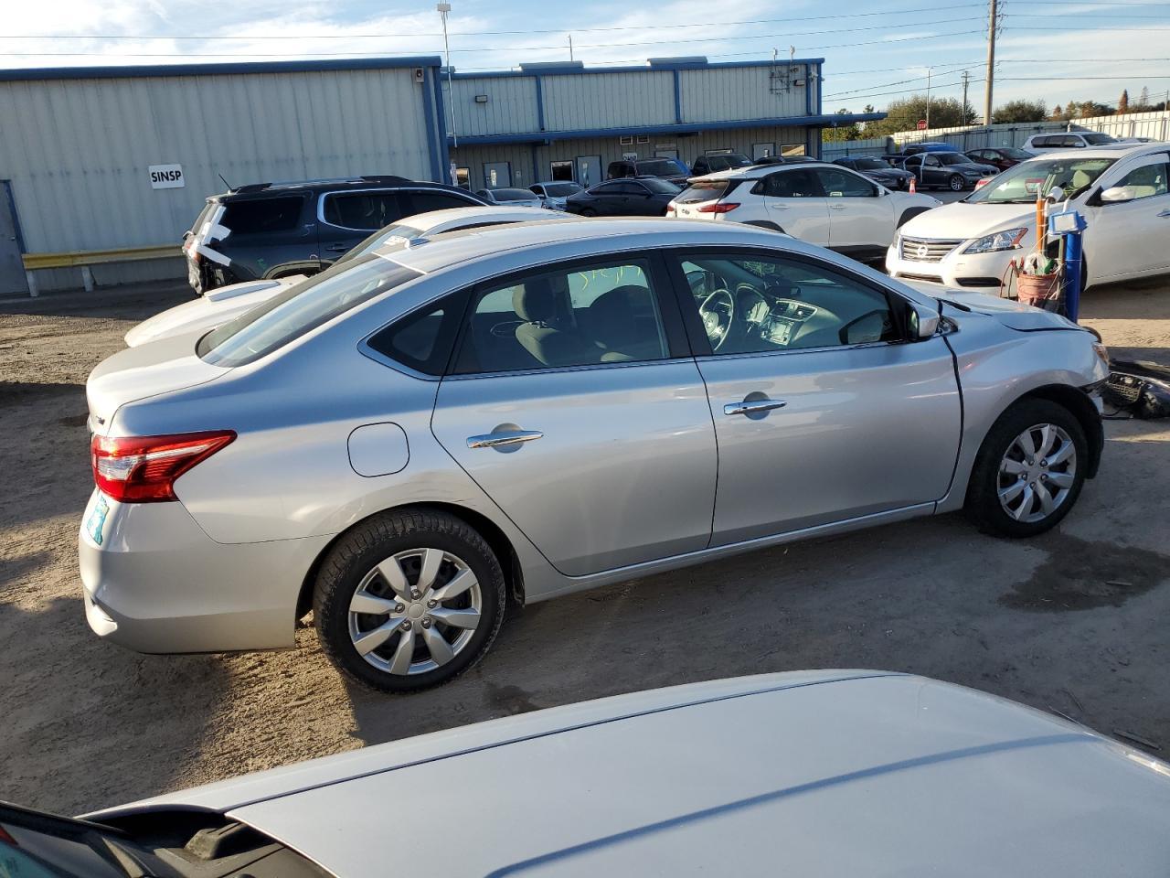 2017 NISSAN SENTRA S - Фото 3
