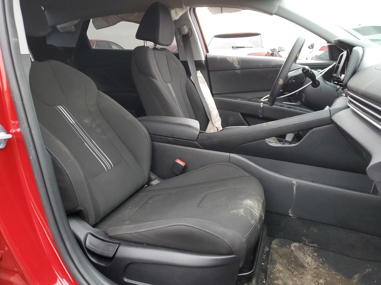 2023 HYUNDAI ELANTRA SE - Image 7
