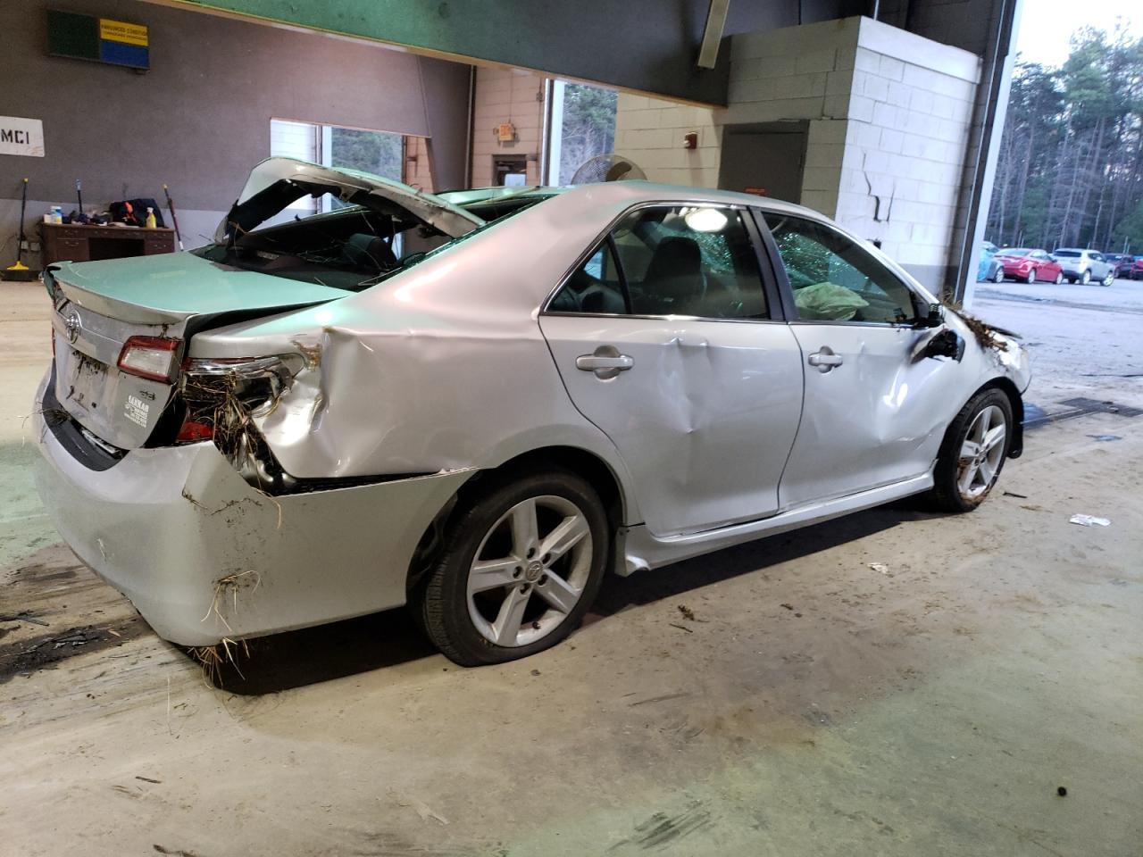 2014 TOYOTA CAMRY L - Фото 3