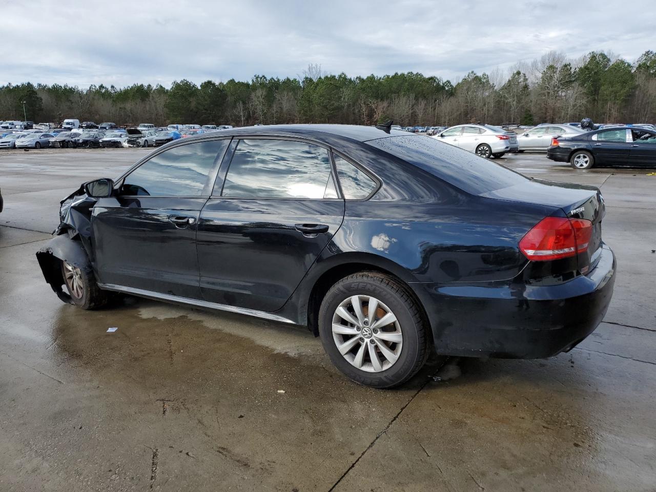 2014 VOLKSWAGEN PASSAT S - Image 2