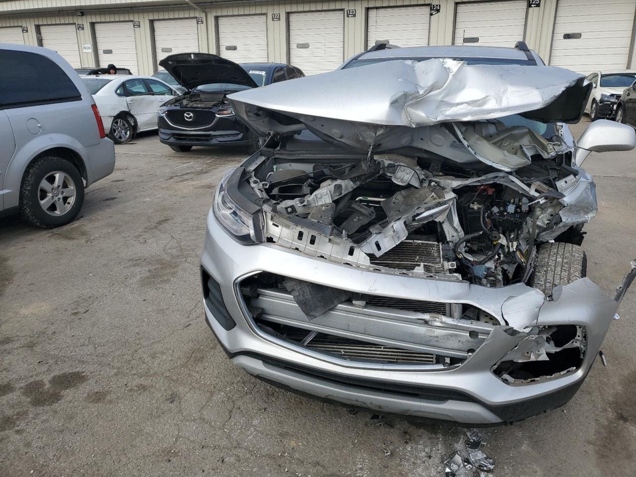2018 CHEVROLET TRAX 1LT - Image 5