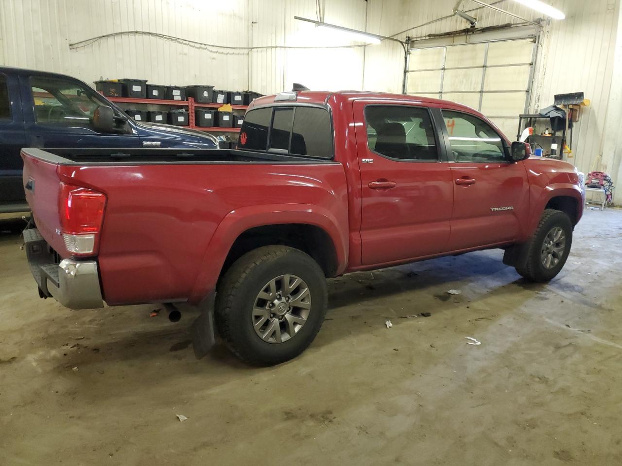 2017 TOYOTA TACOMA DOU - Фото 3