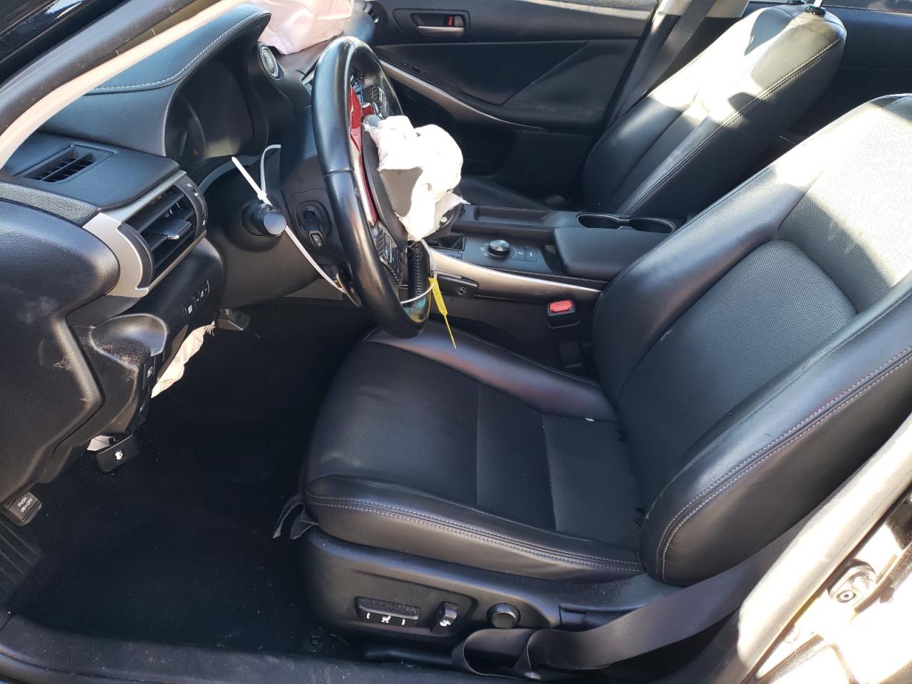 2017 LEXUS IS 200T - Фото 7