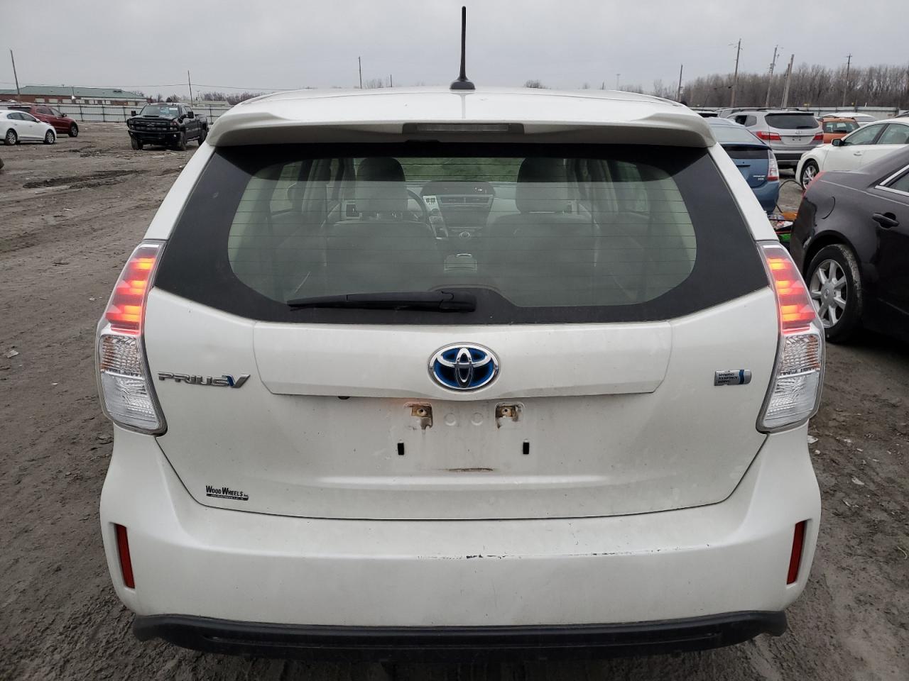 2017 TOYOTA PRIUS V - Фото 6