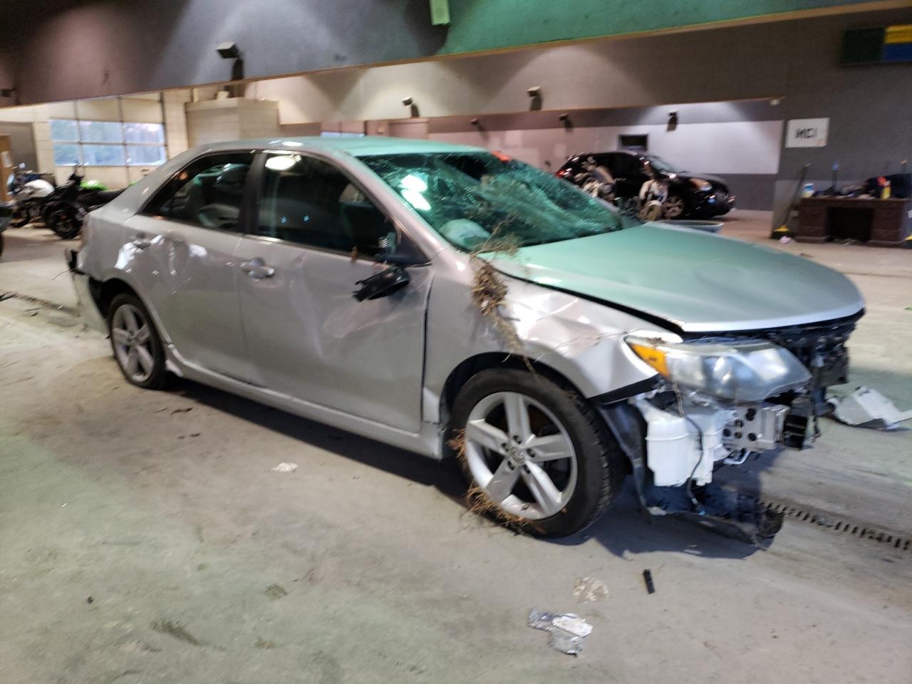 2014 TOYOTA CAMRY L - Фото 4