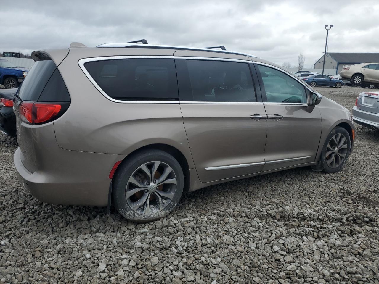 2017 CHRYSLER PACIFICA L - Image 3