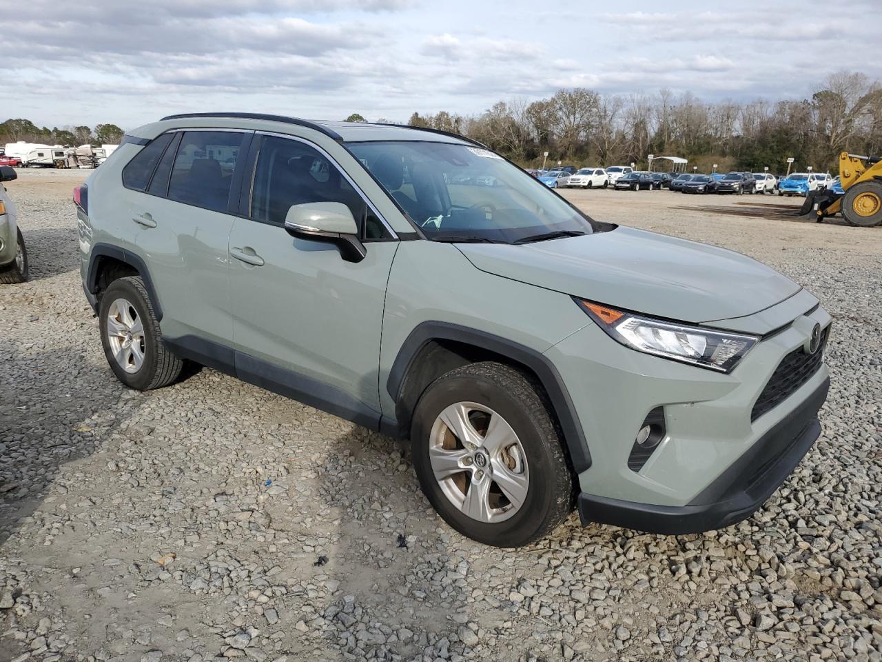 2020 TOYOTA RAV4 XLE - Image 4