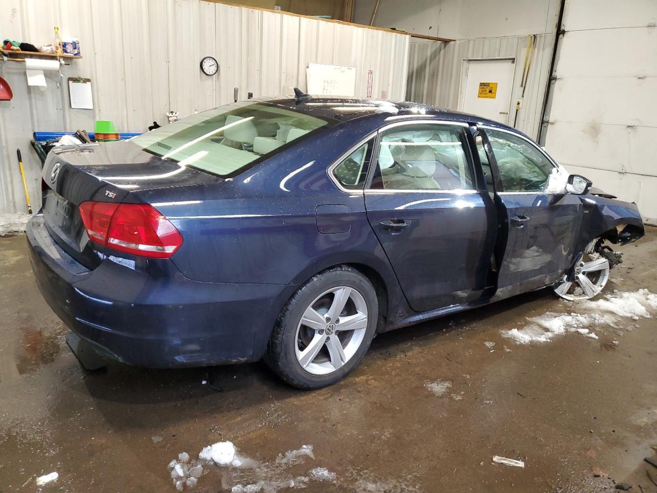 2015 VOLKSWAGEN PASSAT S - Фото 3