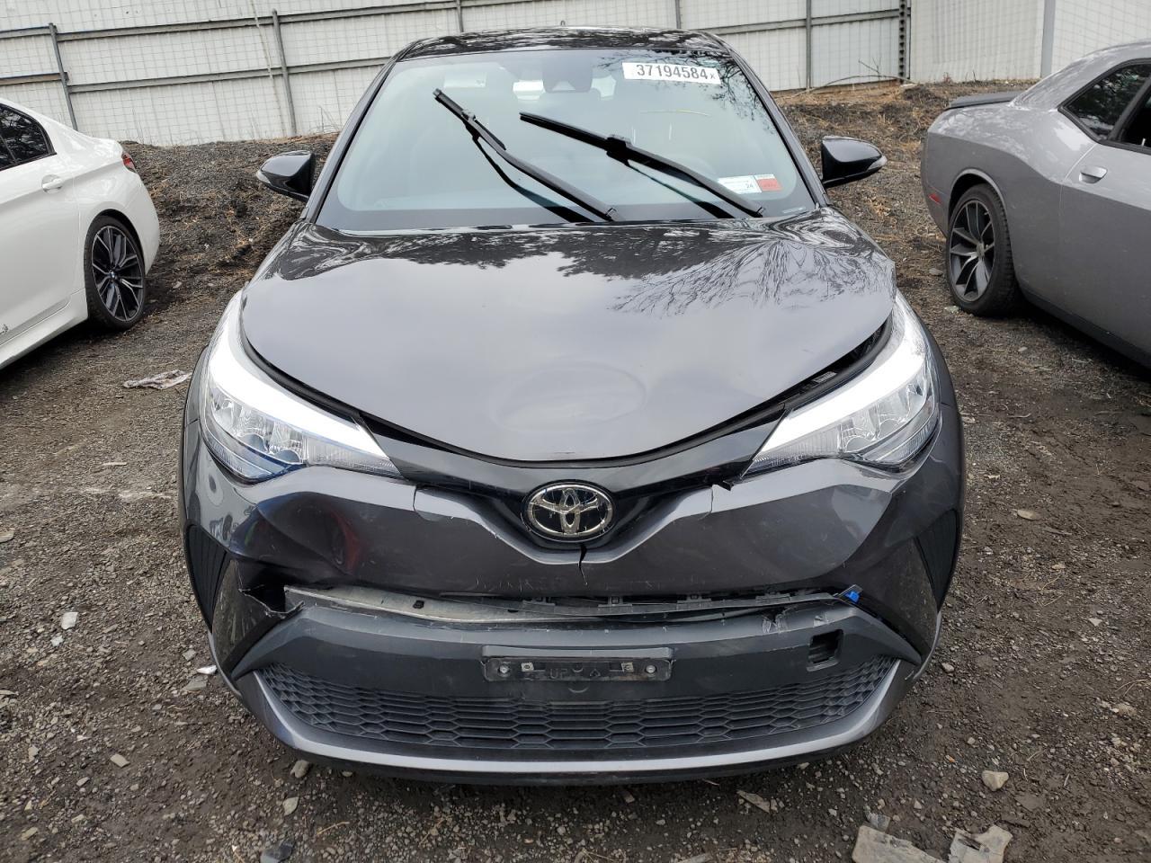 2021 TOYOTA C-HR XLE - Image 5