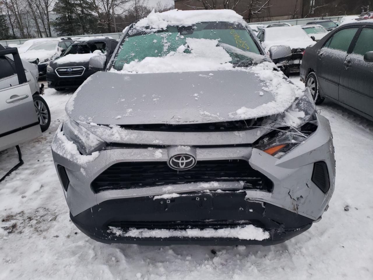 2022 TOYOTA RAV4 XLE - Image 5
