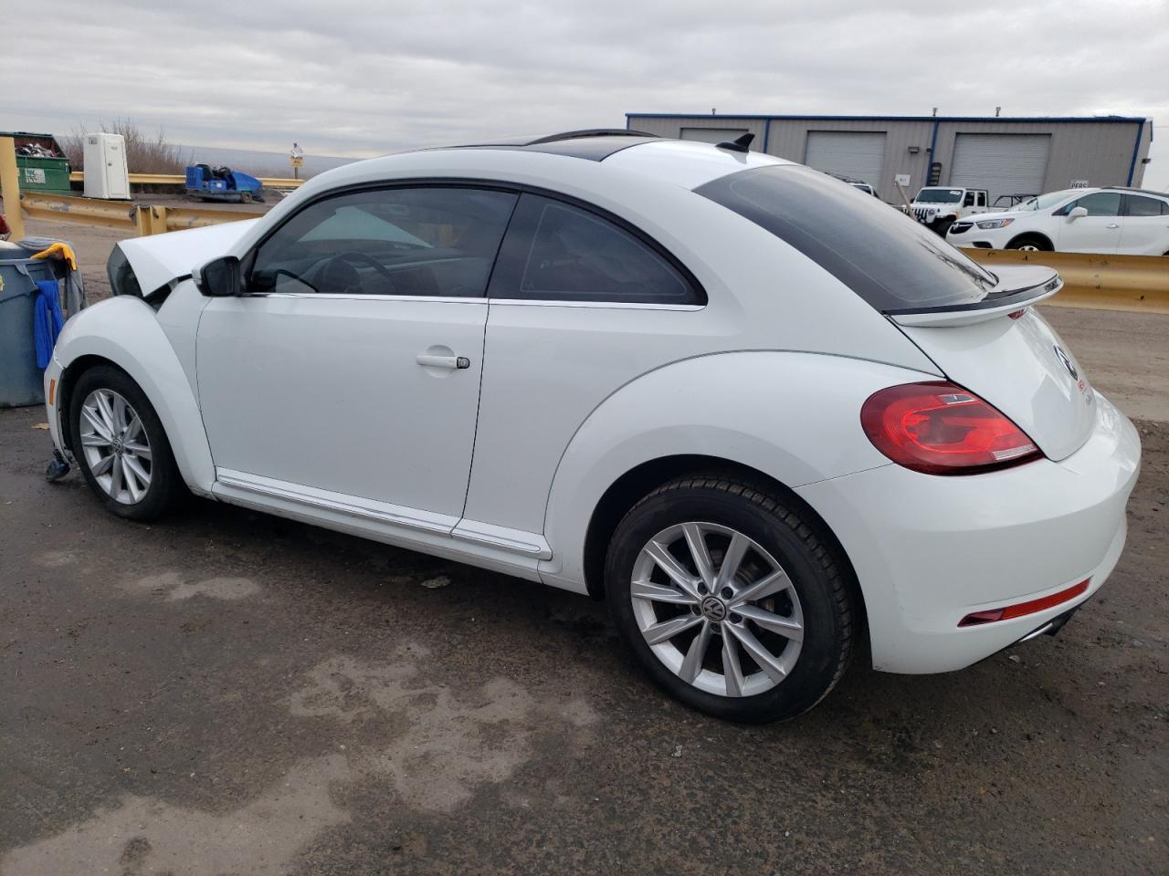 2019 VOLKSWAGEN BEETLE SE - Image 2