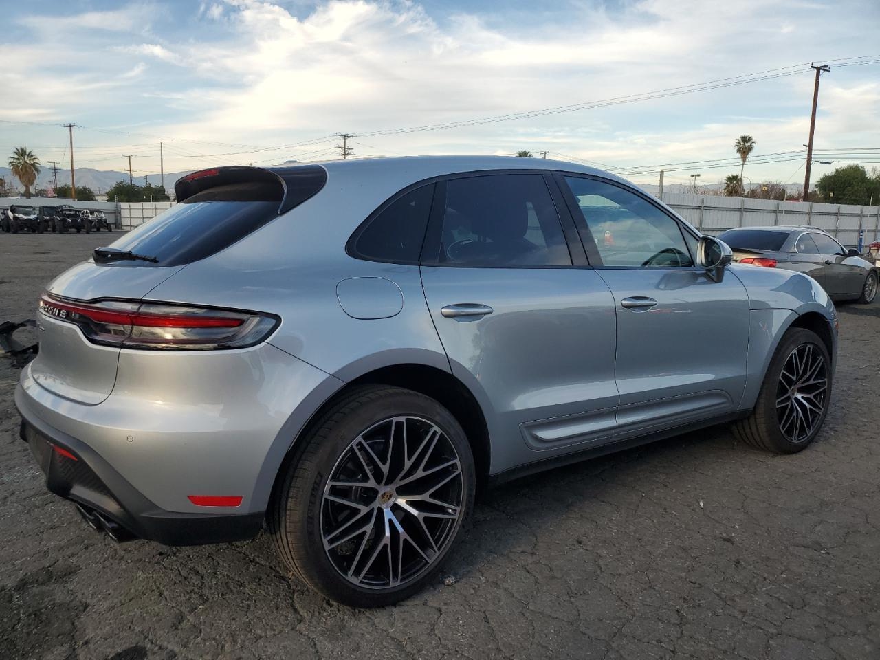 2023 PORSCHE MACAN BASE - Image 3