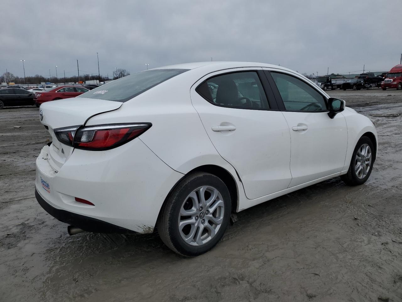 2017 TOYOTA YARIS IA - Фото 3