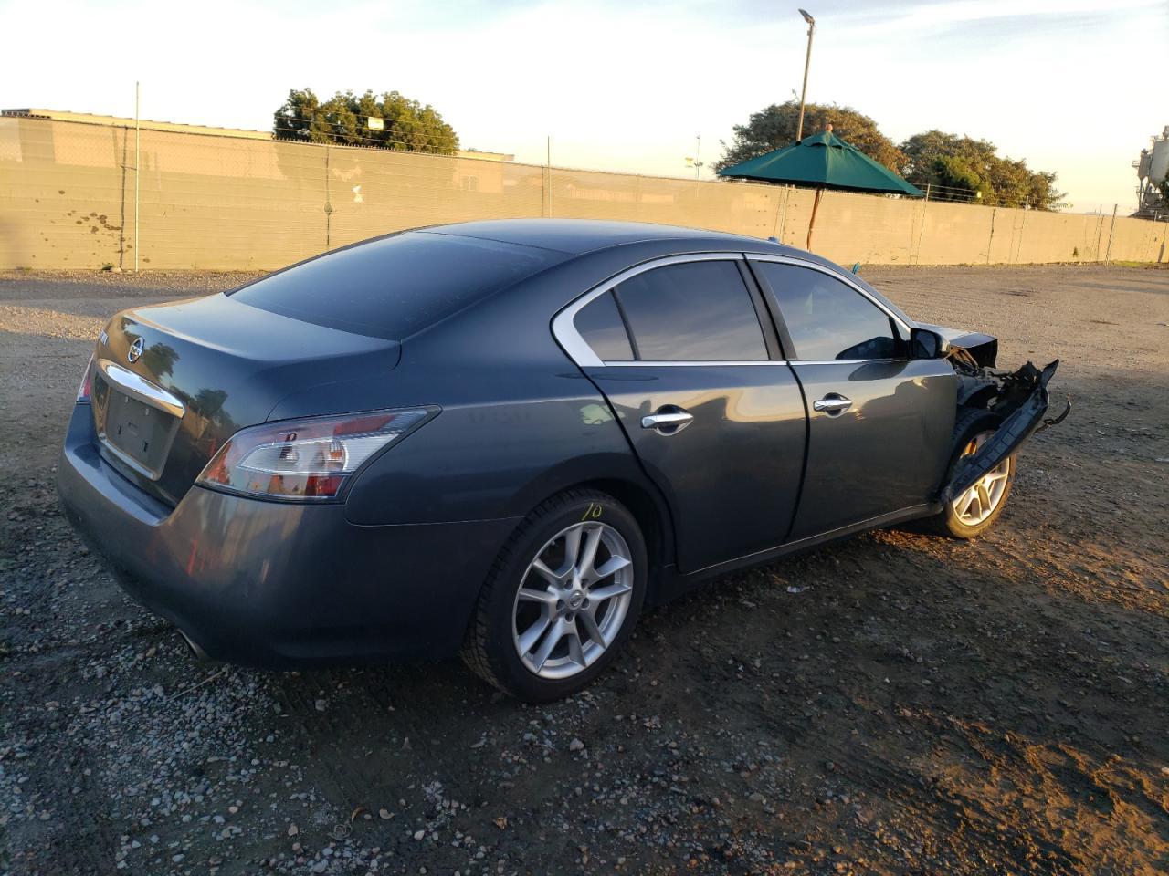 2013 NISSAN MAXIMA S - Фото 3