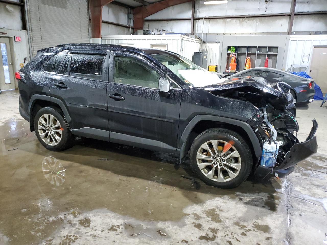 2019 TOYOTA RAV4 XLE P - Фото 4