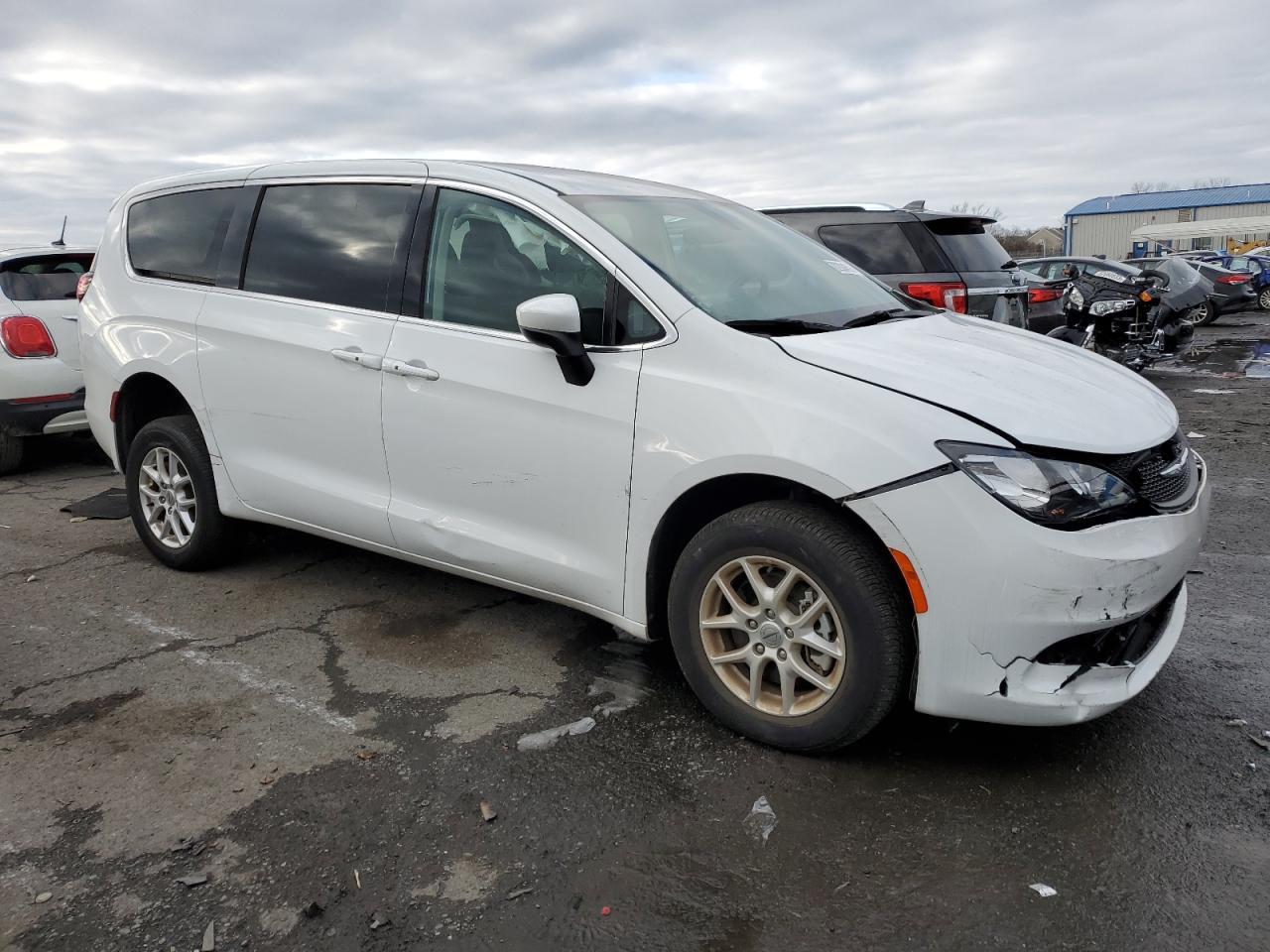 2022 CHRYSLER VOYAGER LX - Фото 4