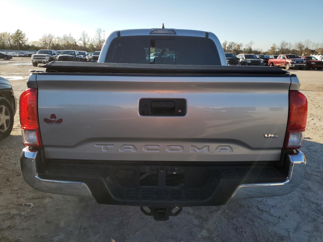 2017 TOYOTA TACOMA DOU - Фото 6