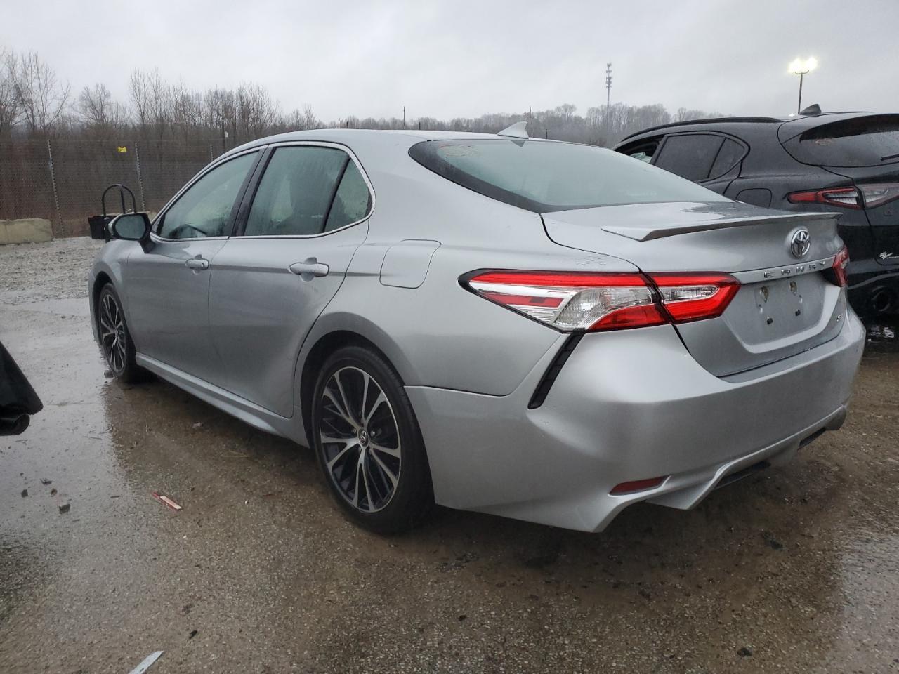 2020 TOYOTA CAMRY SE - Фото 2