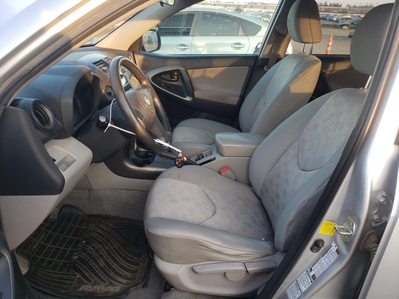 2011 TOYOTA RAV4 - Фото 7