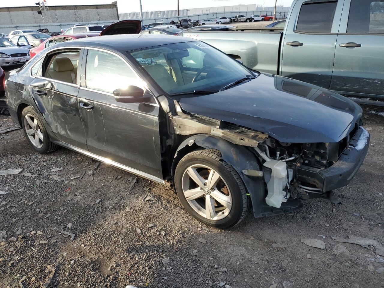 2013 VOLKSWAGEN PASSAT SE - Image 4