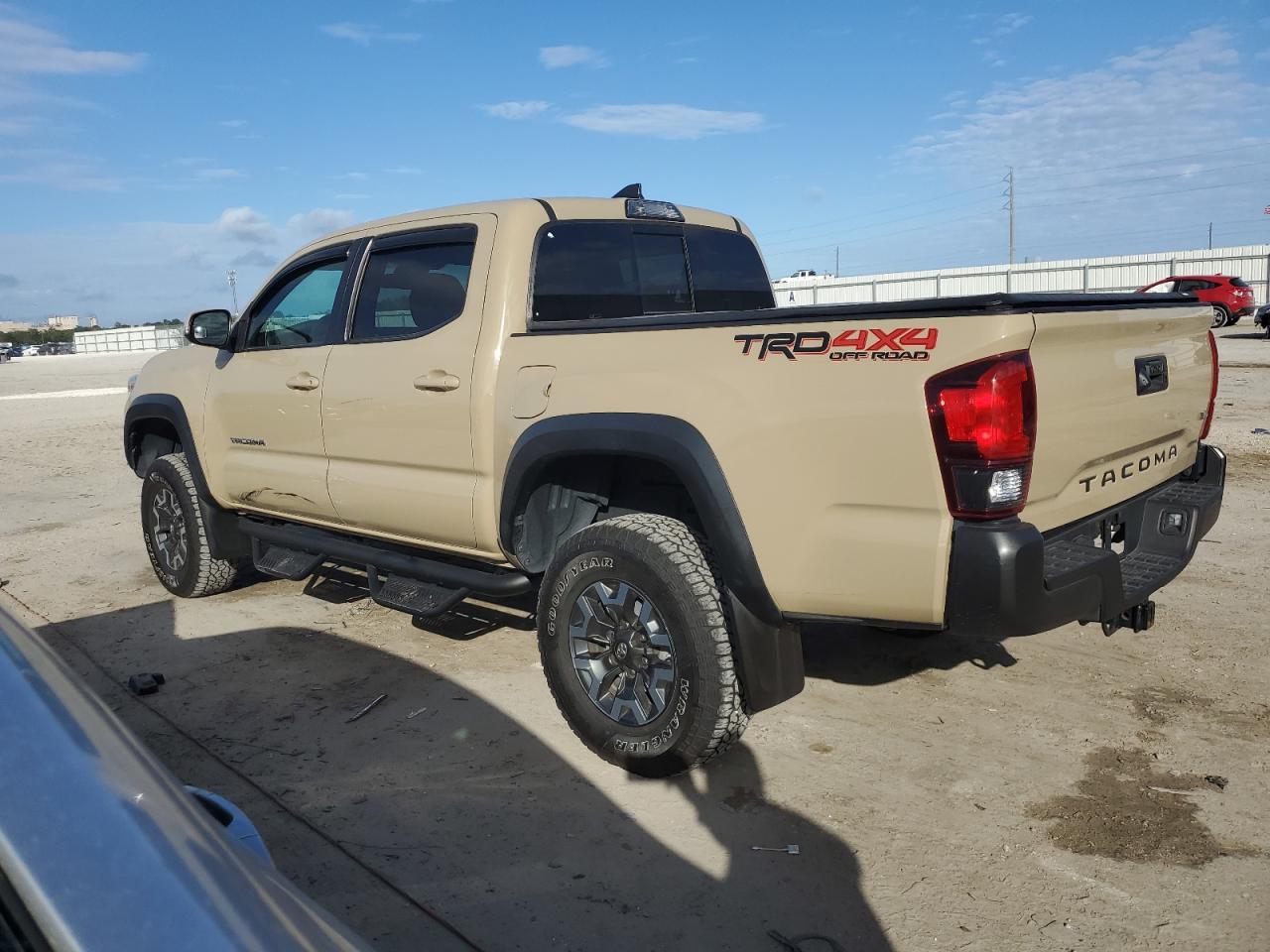 2018 TOYOTA TACOMA DOU - Фото 2