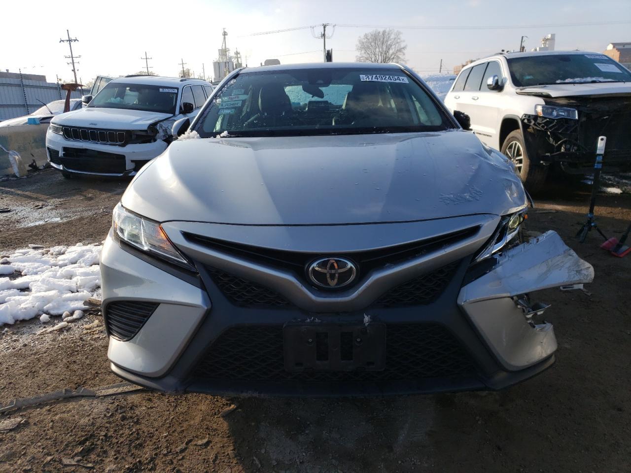 2020 TOYOTA CAMRY SE - Фото 5