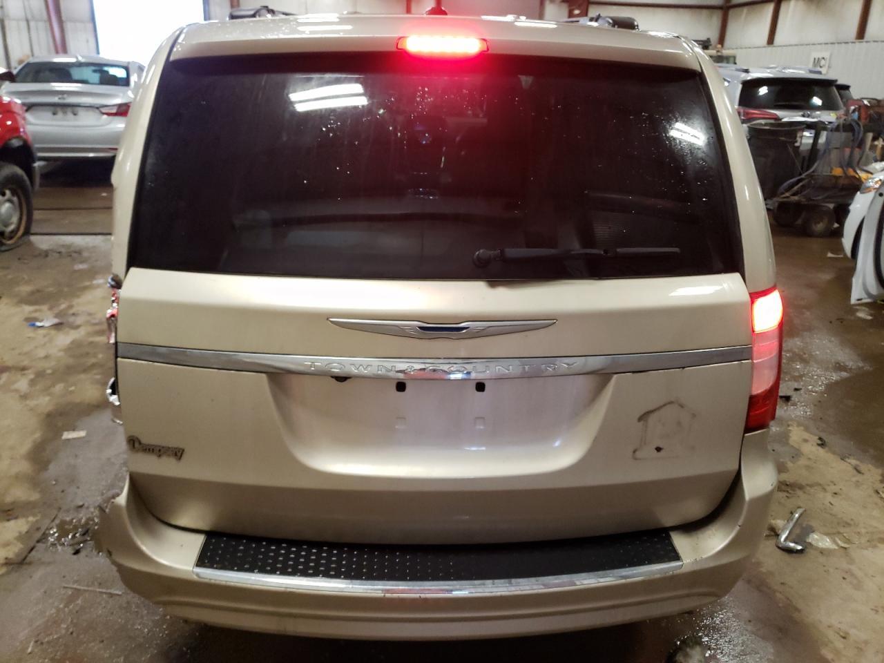 2014 CHRYSLER TOWN & COU - Image 6