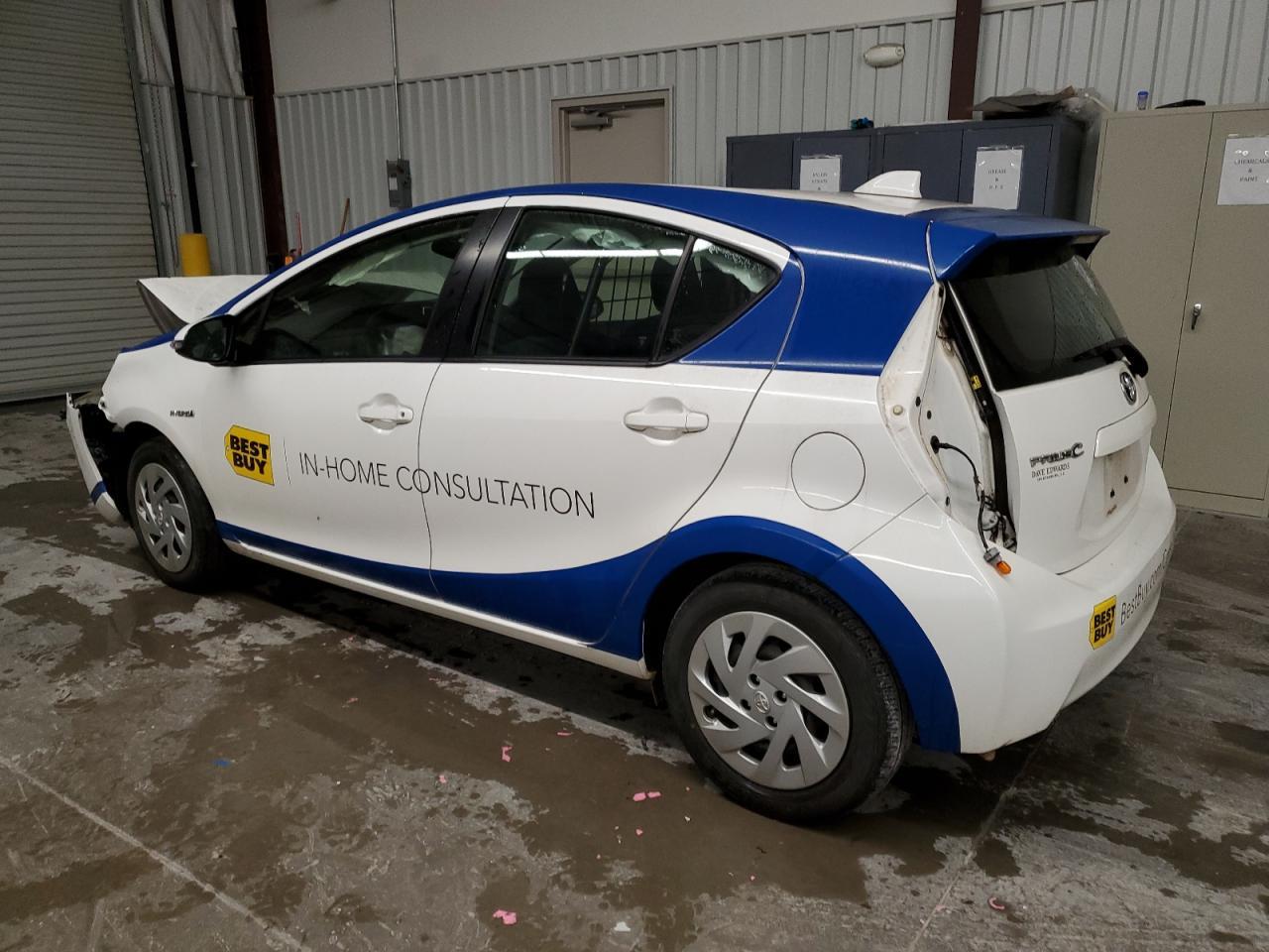 2016 TOYOTA PRIUS C - Image 2
