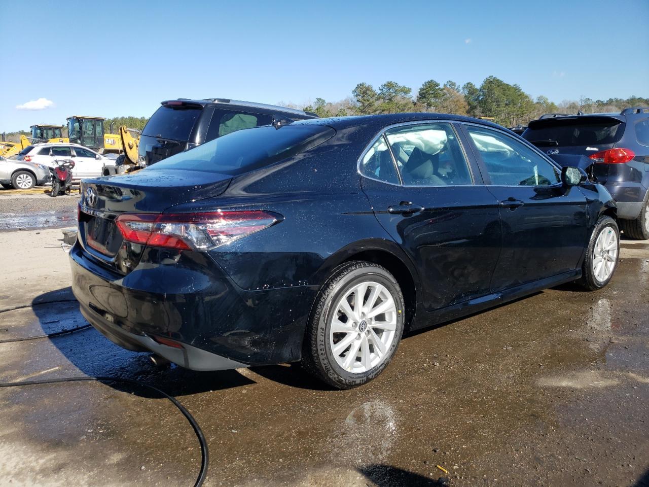 2023 TOYOTA CAMRY LE - Фото 3