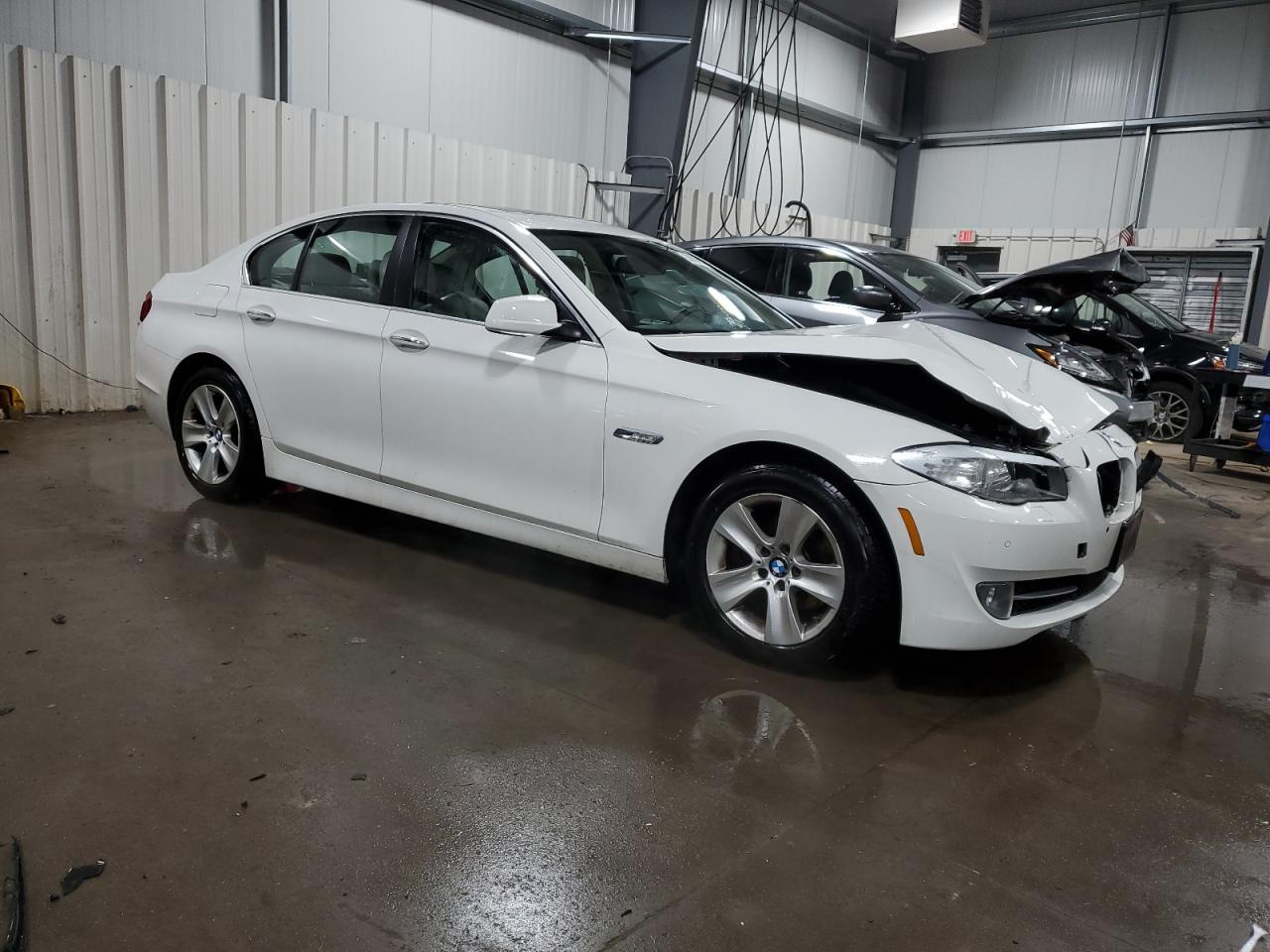 2013 BMW 528 XI - Image 4