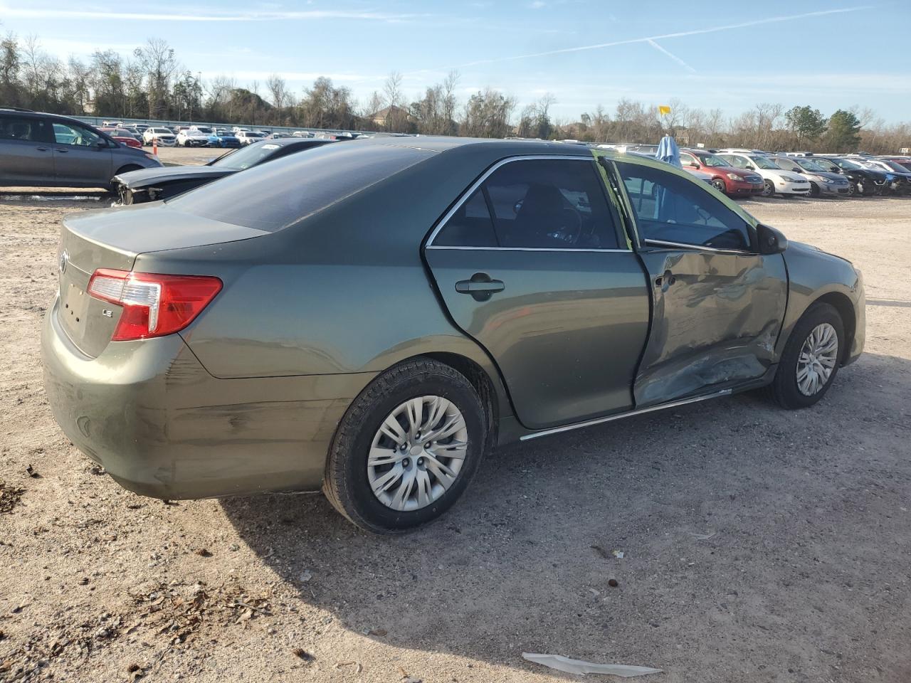 2014 TOYOTA CAMRY L - Image 3