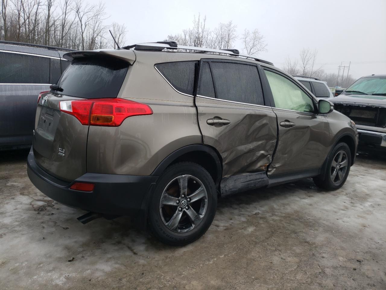 2015 TOYOTA RAV4 XLE - Фото 3