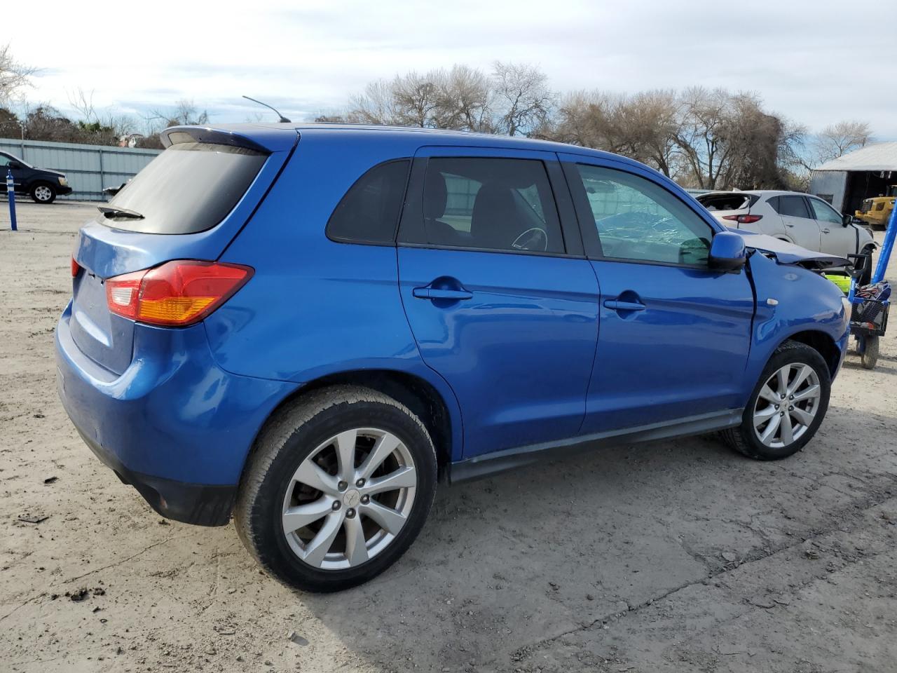 2015 MITSUBISHI OUTLANDER - Фото 3
